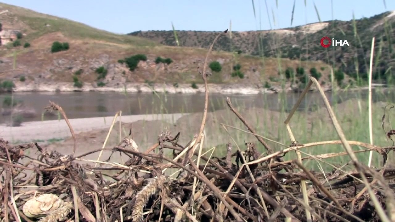 Batman'da köy yoluna tuzaklanan patlayıcı böyle imha edildi