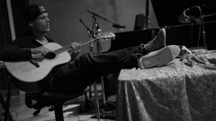 Avicii - The Story Behind "Hold The Line"