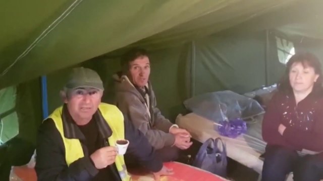 KORÇA NUK GJEN QETËSI NGA LËKUNDJET, 230 BANORË E GDHIJNË NËN ÇADRA