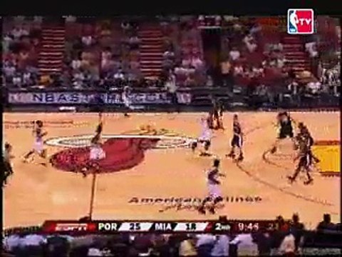 Dwyane Wade move off the nifty spin move for the vicious two