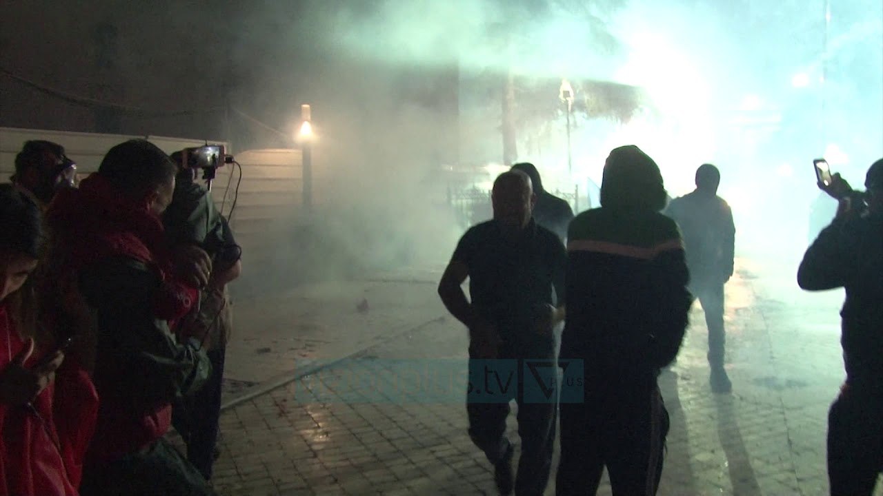 Dhjetra protestues të arrestuar për dhunën tek Parlamenti - News, Lajme - Vizion Plus