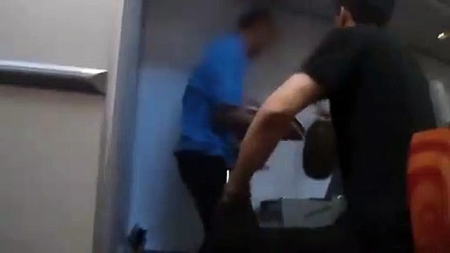 Un passager Chinois tente d’exploser le hublot d’un avion en plein vol