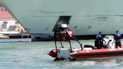 Crucero choca en Venecia y reaviva controversia sobre permisos de navegación
