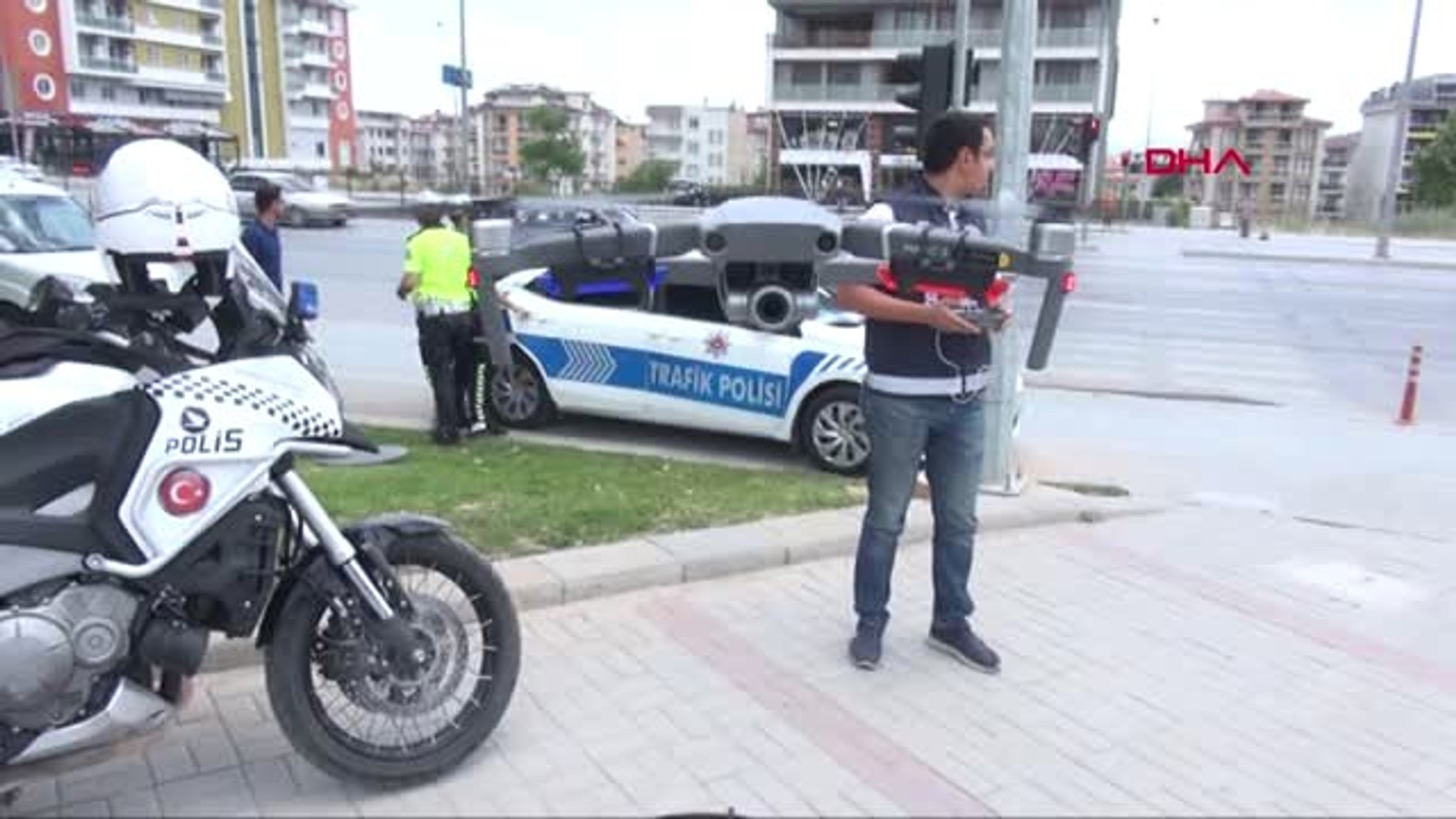 DENİZLİ Katlanabilir plaka takan motosikletlinin cezadan kurtulma önlemi  işi yaramadı - Dailymotion Video