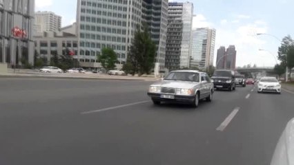 Bahçeli, klasik otomobiliyle Ankara'yı turladı