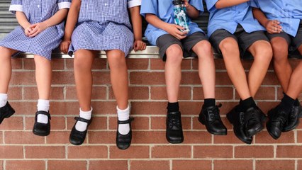 Contrae una grave infezione dopo aver provato le scarpe per la scuola