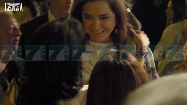 GREQI, HUMBJE SHOKUESE PER PARTINE E TSIPRAS - News, Lajme - Kanali 7