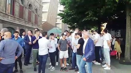 Llegada de RETAbet Bilbao basket al Ayuntamiento de Bilbao para ser homenajeado por su ascenso a ACB