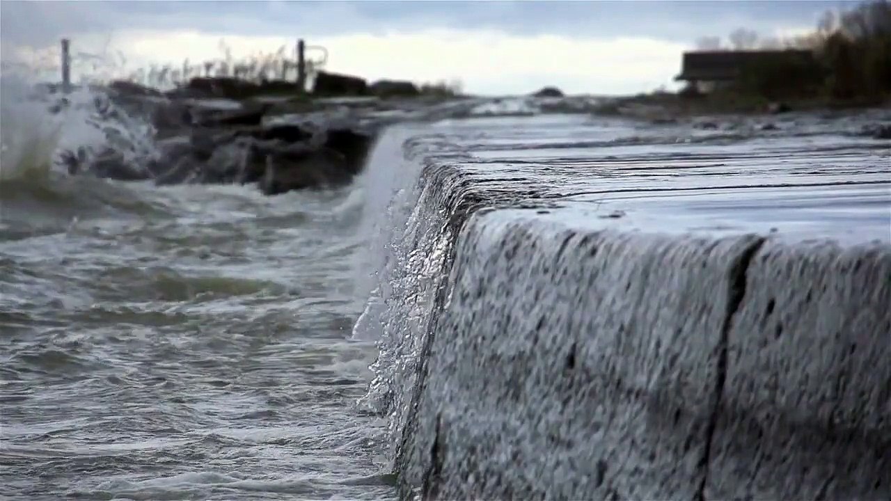 1 Hr Relaxing Crashing Waves