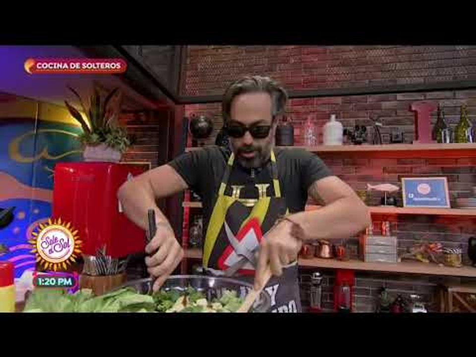 Cocina de solteros: ensalada de manzana y espinacas | Sale el Sol