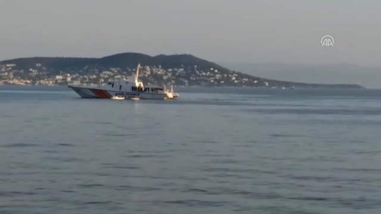 Maltepe sahilinde tekne alabora oldu