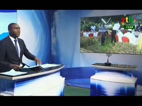 RTB - Rupture collective de jeûne du Ramadan par l’ensemble du corps diplomatique accrédité du Burkina Faso, chez le Ministre des Affaires Etrangères et de la Coopération, Alpha Barry