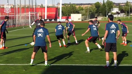 Entrenamiento de la Selección Española Bajo las Órdenes de Robert Moreno