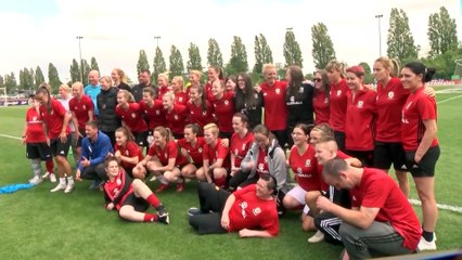 Footballers Bonny & Jade For The Homeless World Cup!