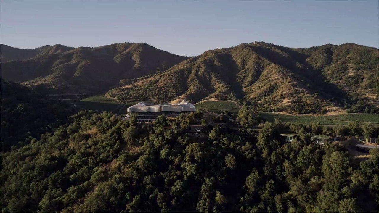 These Glass Houses Have an Outdoor Tub Overlooking Chile's Wine Country