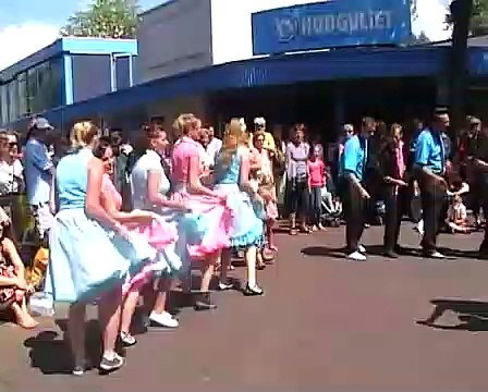 Veja Neste vídeo Dance to the 60's Rock 'n Roll Dance Show at the Sweetlake Rock 'n Roll Revival 2012