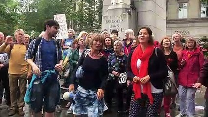 Activist choir in London mockingly serenades Trump goodbye