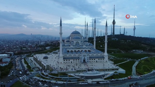 Büyük Çamlıca Camii ilk bayram namazında havadan görüntülendi