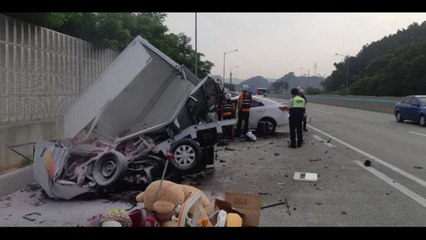 고속도로에서 화물차 역주행...3명 사망 / YTN