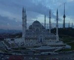 Büyük Çamlıca Camii'nde ilk bayram namazını Ali Erbaş kıldırdı