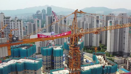 타워크레인 2,300대 멈춰 서...'소형 크레인 금지' 논란 / YTN