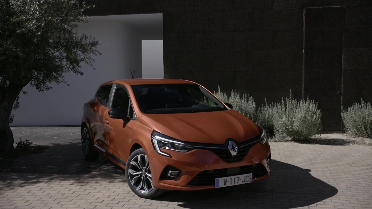2019 All-new Renault CLIO Design in Orange Valencia