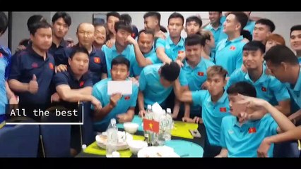 Thầy Park cùng đồng đội tổ chức sinh nhật cho Hồng Duy trước trận mở màn King's Cup 2019