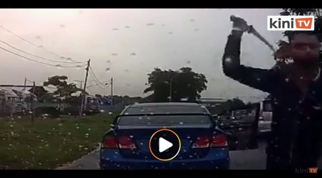 Berang tidak diberi ruang memotong, hentak cermin kereta