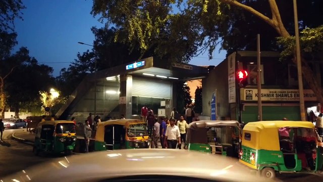 Freie Fahrt für Frauen in Neu Delhi in Bus und Bahn