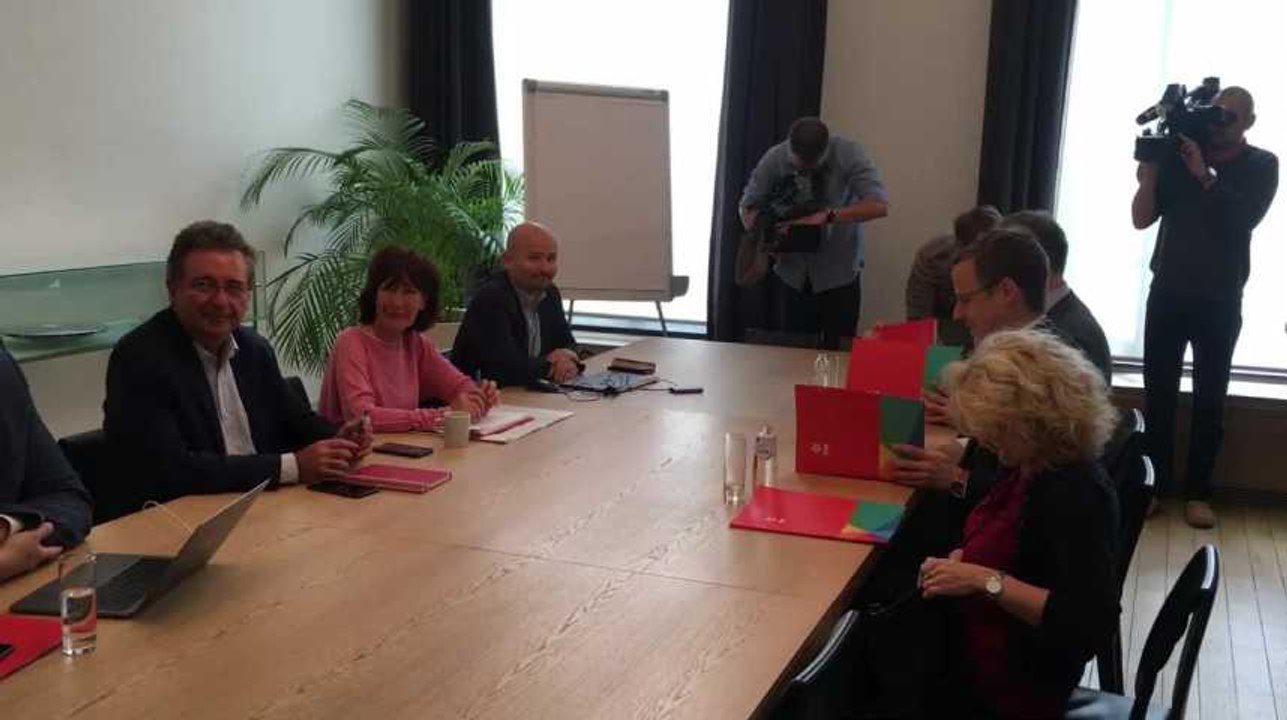 Négiociations entre David Pestieau(PTB), Laurette Onkelinx (PS)et Rudi Vervoort (PS) en vue de la formation du gouvernement régional bruxellois