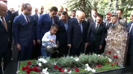 Devlet Bahçeli'den Türkeş'in Kabrine Bayram Ziyareti