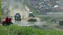 Carrera de tractores en Rusia y pasa esto