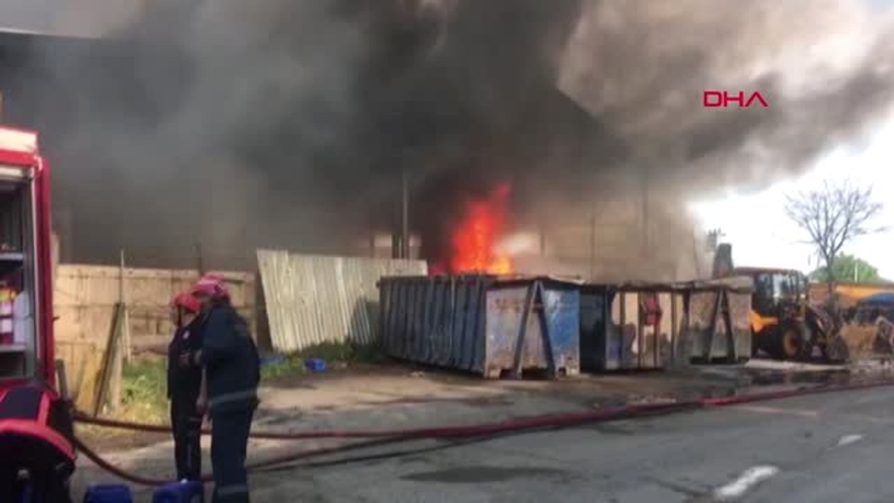 SAKARYA Geri dönüşüm tesisi alevlere teslim oldu