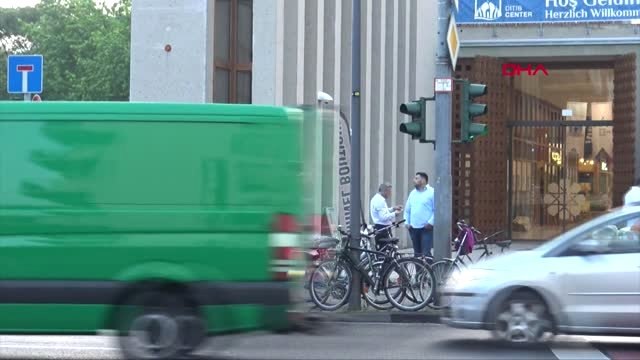 DHA DIŞ - Almanya'da Müslümanlar bayram namazı için camilere akın etti