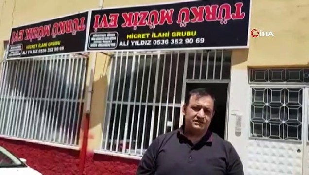 Tüm işleri ters gidince dükkanın tabelasını da ters yaptırdı