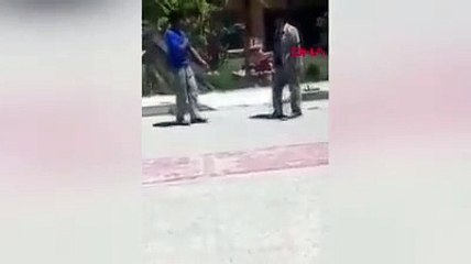 Öğretmenden kavga eden öğrencilere ‘kemerli’ müdahale