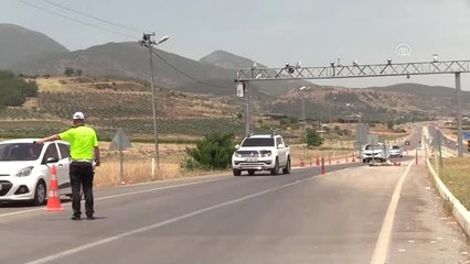 Polislerden sürücülere ikramlı uyarı