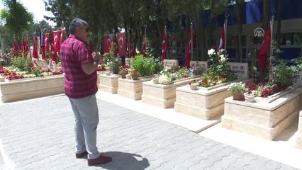 Şehitliklere duygu dolu bayram ziyaretleri