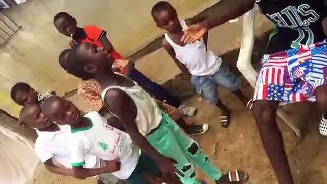 Les enfants ivoiriens ont du talents et ils nous le montrent dans cette vidéo. Hilarant !
