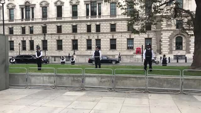 Londra'da on binler Trump'a karşı yürüdü - LONDRA