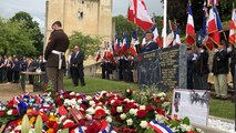 Les vétérans canadiens assistent au dévoilement d’une plaque commémorative dans l’Orne