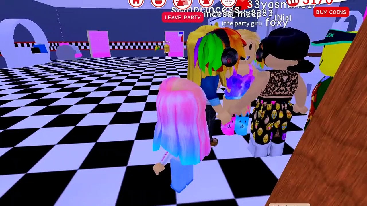 Jugando Roblox Meep City, Mi Primera Fiesta,  Adoptando a Meep , Soy Doctora? - Gameplay Titi Games