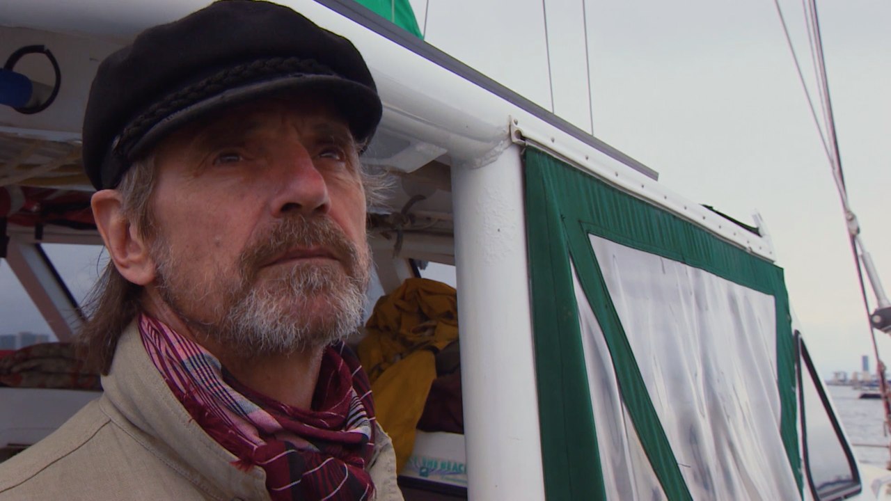TRASHED with Jeremy Irons - A mountain of waste