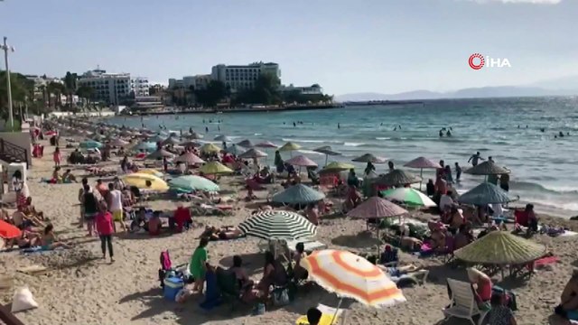 Kuşadası plajları doldu, taştı