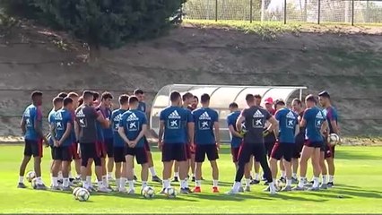Robert Moreno presencia el entrenamiento de la sub-21