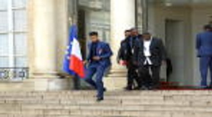Bleus - L'équipe de France resort de l'Élysée avec la légion d'honneur