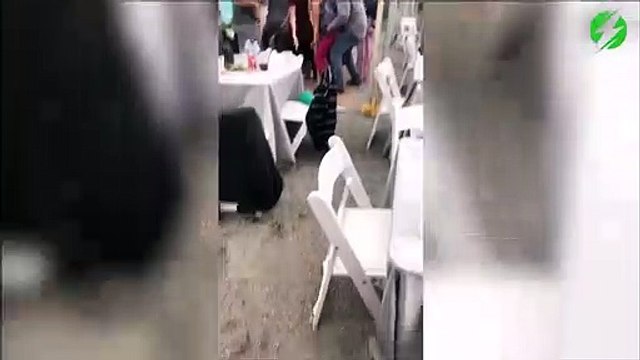 Ses parents vont lui mettre la honte de sa vie à un mariage