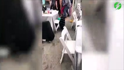 Ses parents vont lui mettre la honte de sa vie à un mariage