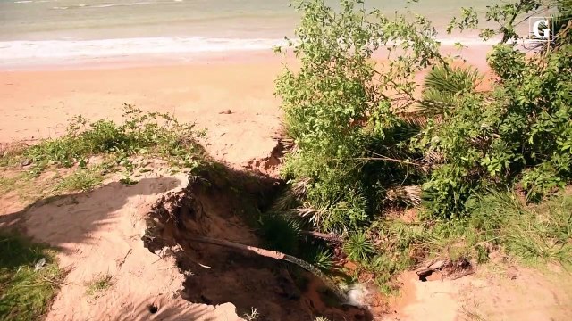 Erosão na Praia de Manguinhos, na Serra