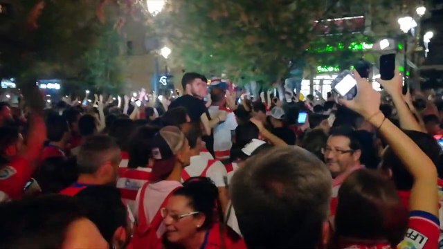 La Afición del Granada CF Celebra el Ascenso a Primera División